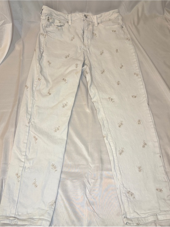 Seven7 Denim - Seven7 White Straight Leg Jeans with Beige Embroidered Motifs